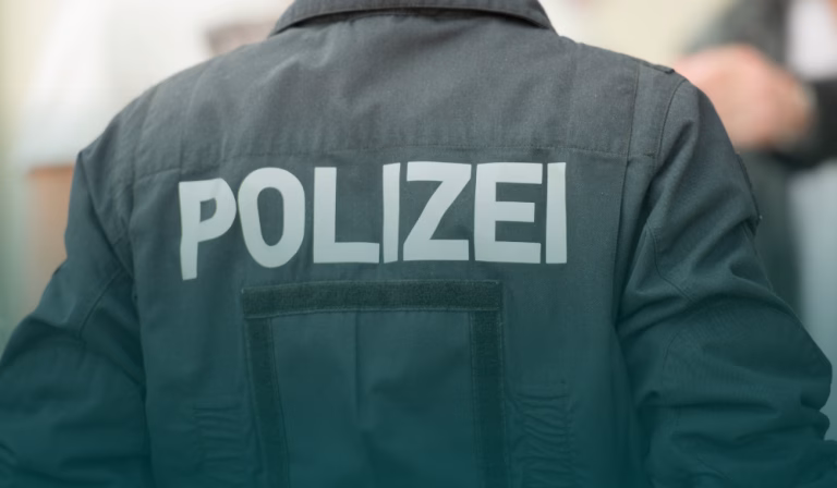 Korruption und Geheimnisverrat: Strafbefehl gegen Berliner Polizeibeamten erlassen
