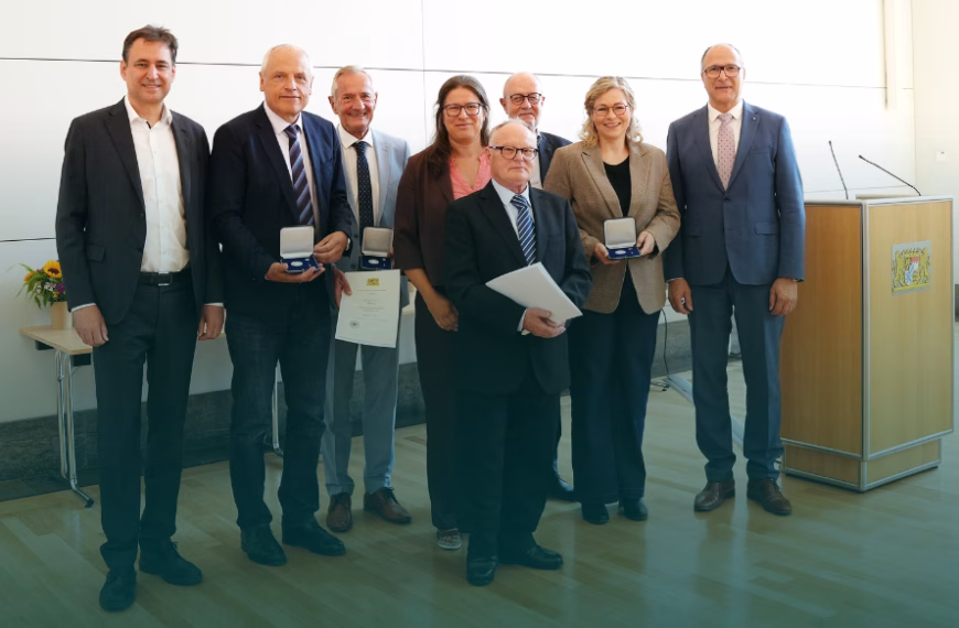 Bayerische Justizmedaille an 21 Persönlichkeiten verliehen