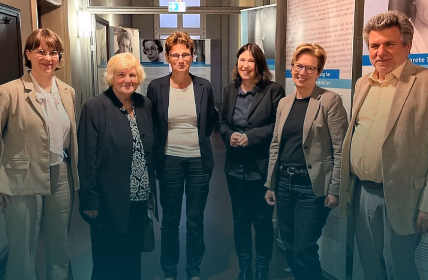 Ausstellung in Bremerhaven erinnert an jüdische Juristinnen